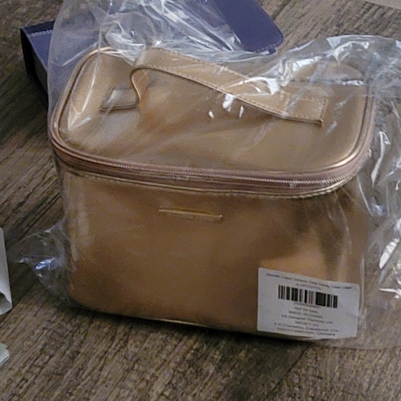 Jennifer Lopez Rose gold Train vanity case - Picture 2 of 2